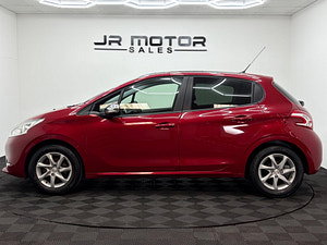 Peugeot 208 thumbnail