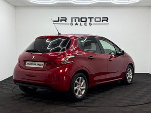 Peugeot 208 thumbnail