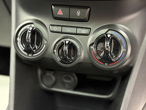 Peugeot 208 thumbnail