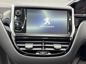 Peugeot 208 thumbnail