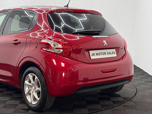 Peugeot 208 thumbnail