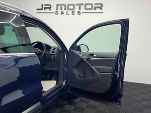 Volkswagen Tiguan thumbnail