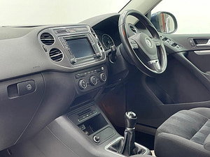 Volkswagen Tiguan thumbnail