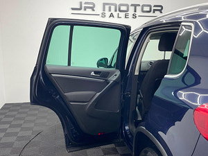 Volkswagen Tiguan thumbnail