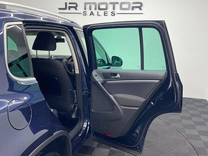 Volkswagen Tiguan thumbnail