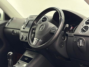 Volkswagen Tiguan thumbnail