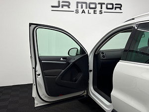 Volkswagen Tiguan thumbnail