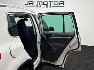 Volkswagen Tiguan thumbnail