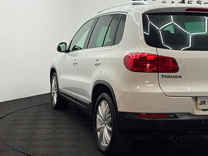 Volkswagen Tiguan thumbnail