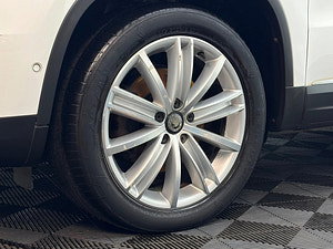 Volkswagen Tiguan thumbnail