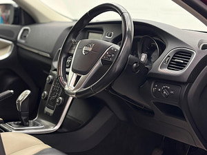 Volvo V40 Cross Country thumbnail