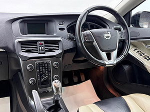 Volvo V40 Cross Country thumbnail