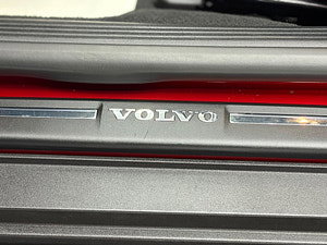 Volvo V40 Cross Country thumbnail