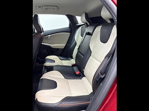 Volvo V40 Cross Country thumbnail