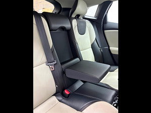 Volvo V40 Cross Country thumbnail
