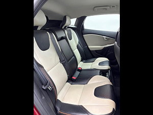 Volvo V40 Cross Country thumbnail
