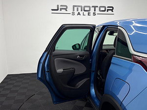Vauxhall Crossland X thumbnail