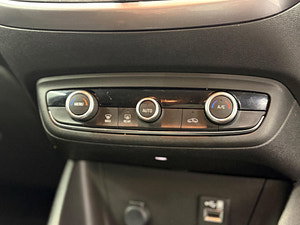Vauxhall Crossland X thumbnail