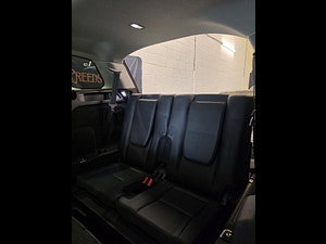 Land Rover Discovery Sport thumbnail