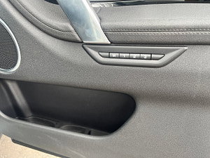 Land Rover Discovery Sport thumbnail