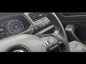 Volkswagen T-Roc thumbnail
