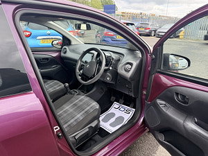 Peugeot 108 thumbnail