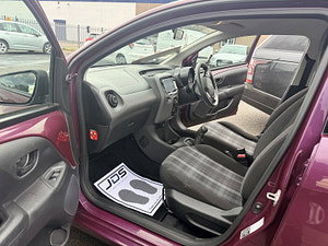 Peugeot 108 thumbnail