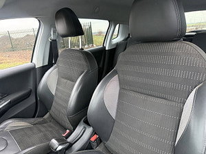 Peugeot 2008 thumbnail