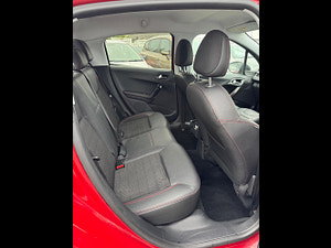 Peugeot 208 thumbnail