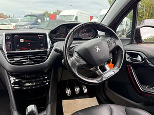 Peugeot 208 thumbnail