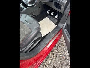 Peugeot 208 thumbnail