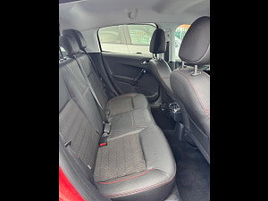 Peugeot 208 thumbnail
