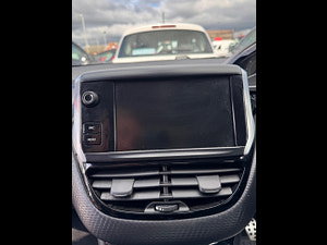 Peugeot 208 thumbnail