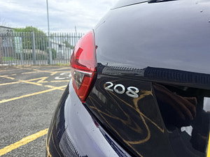 Peugeot 208 thumbnail