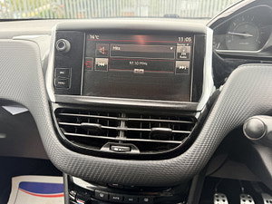 Peugeot 208 thumbnail