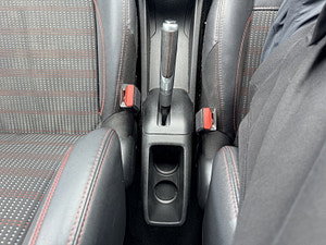 Peugeot 208 thumbnail