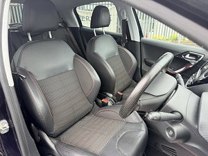 Peugeot 208 thumbnail