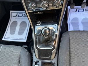 Volkswagen T-Roc thumbnail