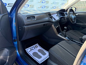 Volkswagen T-Roc thumbnail
