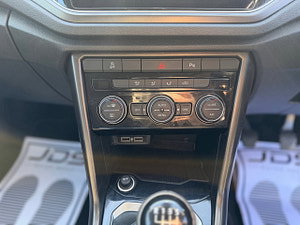 Volkswagen T-Roc thumbnail