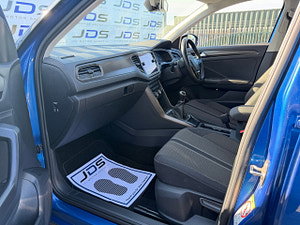 Volkswagen T-Roc thumbnail