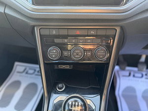 Volkswagen T-Roc thumbnail