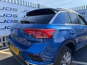 Volkswagen T-Roc thumbnail