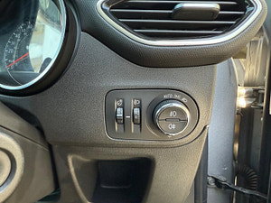 Vauxhall Crossland X thumbnail