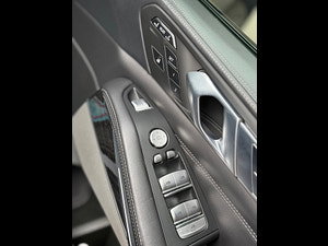 BMW X7 thumbnail