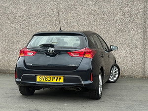 Toyota Auris thumbnail