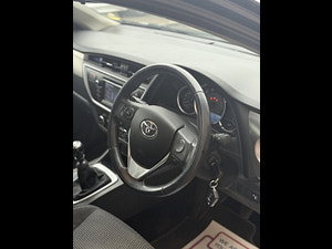 Toyota Auris thumbnail