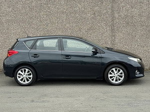 Toyota Auris thumbnail