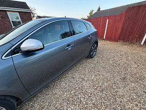 Volvo V40 thumbnail