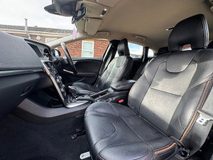 Volvo V40 Cross Country thumbnail